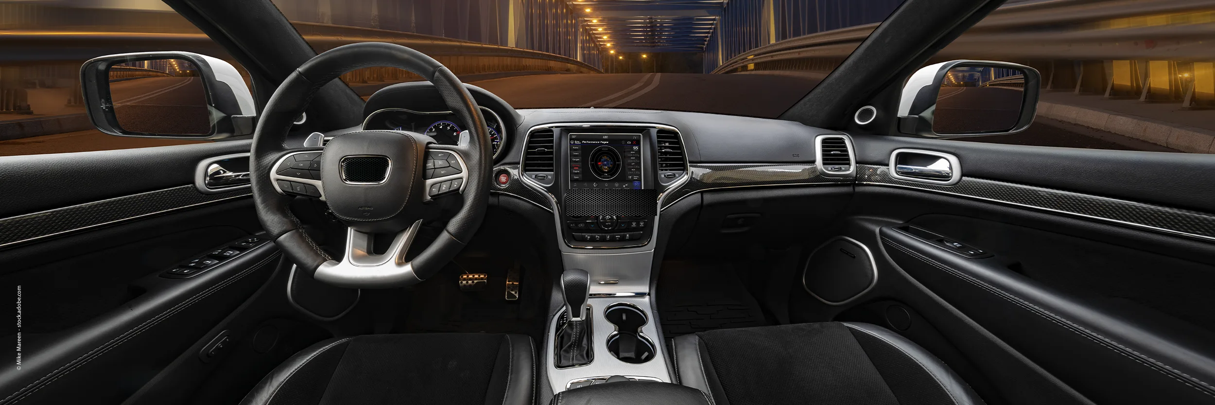 Innenraum eines dunklen Autos